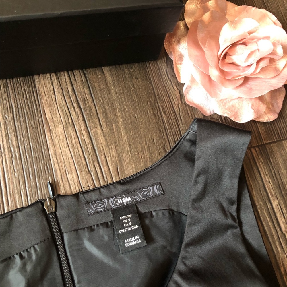 ๐บH&M Dress ๐บ - Picture 3 of 3